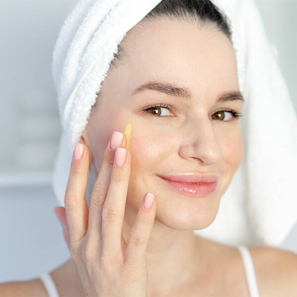 Serum do twarzy anti-aging z Retinalem 0,06%
