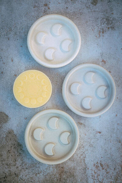 4605_2 Mydelniczka ceramiczna Lunula szałwiowa matowa