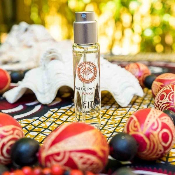 Ekskluzywna ekologiczna woda perfumowana, zapach: Waka-Madagascar, buteleczka, Zero Waste, 11 ml, Cosmos Natural, FiiLiT (zdjęcie 4) Ekskluzywna ekologiczna woda perfumowana, zapach: Waka-Madagascar, buteleczka, Zero Waste, 11 ml, Cosmos Natural, FiiLiT