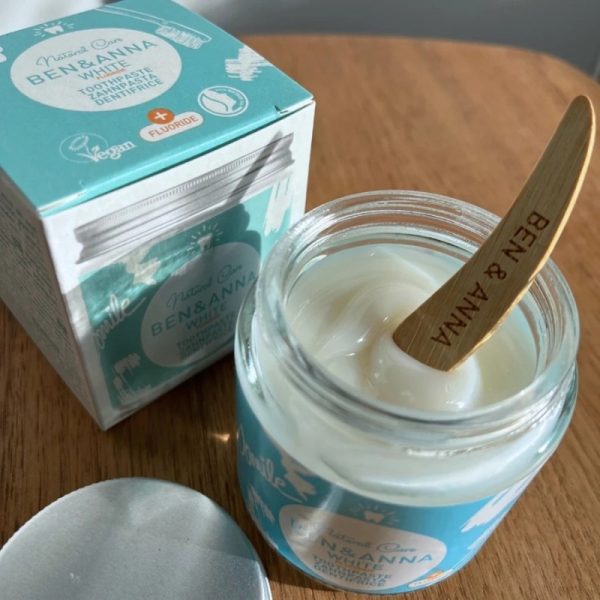 Naturalna wybielająca pasta do wrażliwych zębów z szałwią i rokitnikiem, WHITE, ZERO WASTE, 100 ml, BEN&ANNA (zdjęcie 3) Naturalna wybielająca pasta do wrażliwych zębów z szałwią i rokitnikiem, WHITE, ZERO WASTE, 100 ml, BEN&ANNA