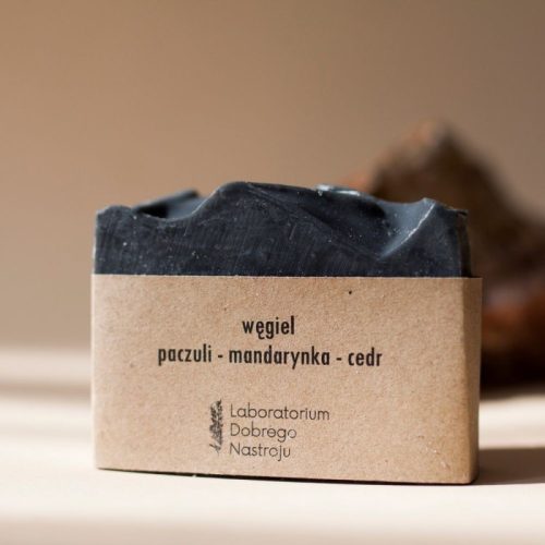 Naturalne mydło rzemieślnicze, węgiel paczuli-mandarynka-cedr, 100 g, Laboratorium Dobrego Nastroju Naturalne mydło rzemieślnicze, węgiel paczuli-mandarynka-cedr, 100 g, Laboratorium Dobrego Nastroju