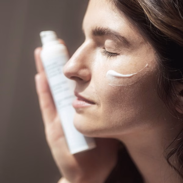 Regenerujący krem barierowy z ektoiną 2%, kompleksem mikrobiotycznym 5% i ceramidem NP – widok 4 Regenerujący krem barierowy z ektoiną i ceramidem NP do skóry suchej (4)
