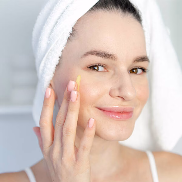 Serum do twarzy anti-aging z Retinalem 0,15% – widok 2 Serum do twarzy Mohani z Retinalem 0,15% dla skóry dojrzałej (2)